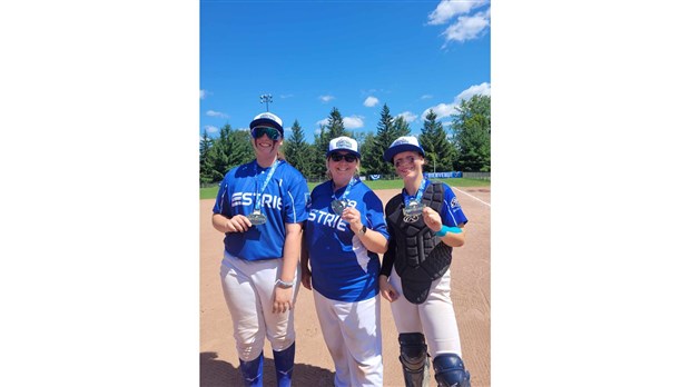 Marilou, Sophie et les Panthères 16U de l’Estrie championnes provinciales