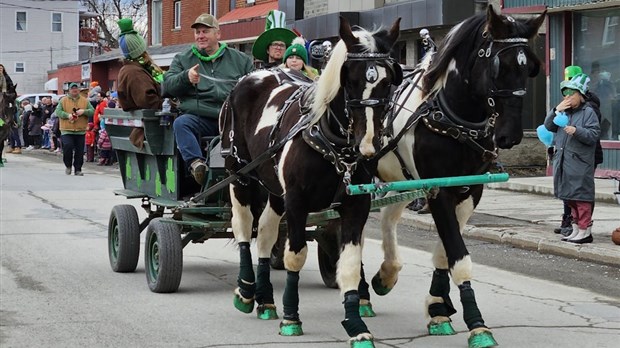 Des milliers de personnes au défilé de la Saint-Patrick