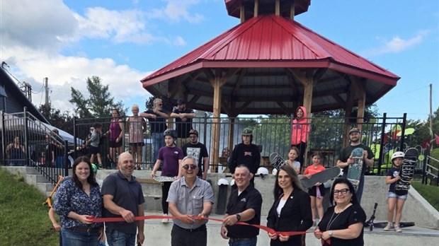 Tingwick inaugure son nouveau parc de planches à roulettes