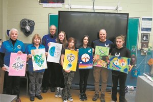 Le concours des affiches de la paix rassemble les jeunes à réfléchir sur le thème « Ensemble et Unis »