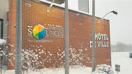 Une hausse de 3,5 % de la taxe foncière à Val-des-Sources pour 2026