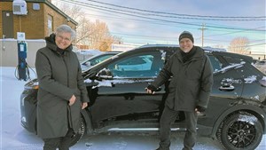 Une voiture électrique et un projet pilote en mobilité durable pour la STC des Sources