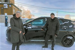 Une voiture électrique et un projet pilote en mobilité durable pour la STC des Sources