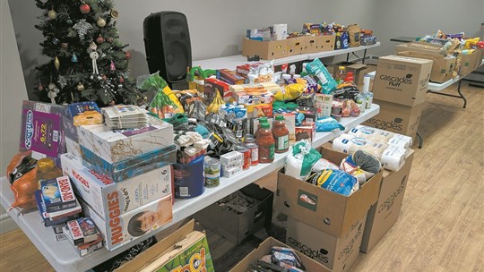 Distribution des paniers de Noël du Club Aramis de Val-des-Sources