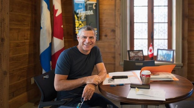 Alain Rayes se tourne vers les médias