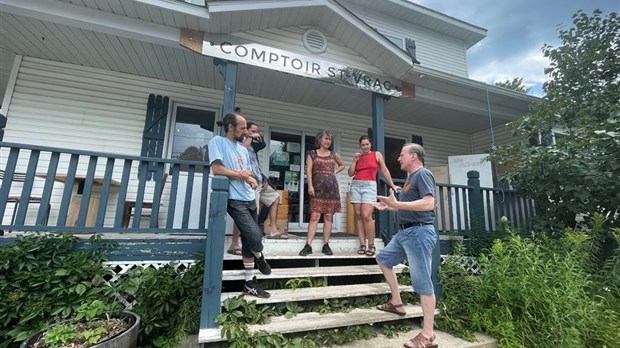 Québec accorde 316 720 $ pour soutenir des commerces de proximité