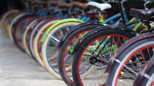 Des vélos et des casques pour les élèves de l’école Plein-Coeur