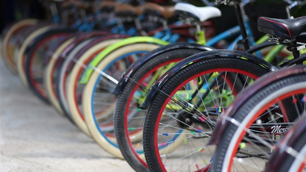 Des vélos et des casques pour les élèves de l’école Plein-Coeur