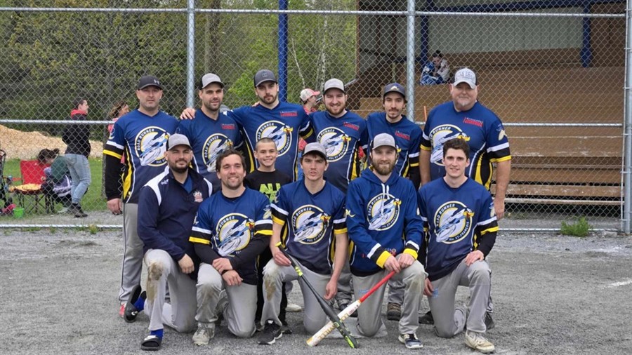 Le premier tournoi de la saison du circuit D Estrie couronne ses champions sous la pluie