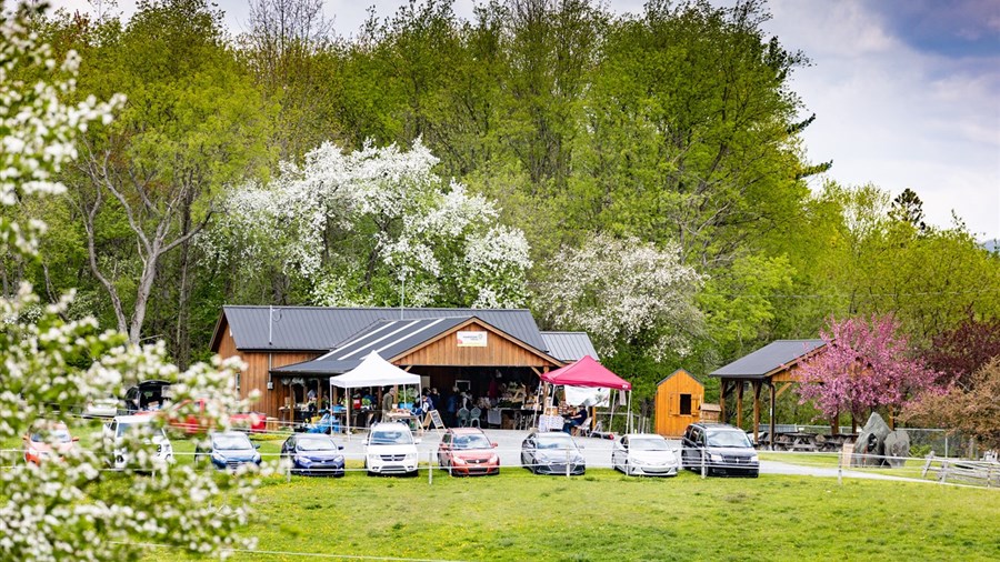 C’est un départ pour les marchés publics du Val-Saint-François