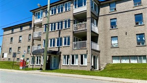 Une maison de chambres près d’une école sème la peur