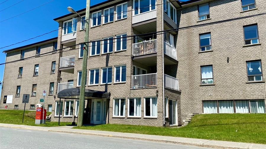 Une maison de chambres près d’une école sème la peur