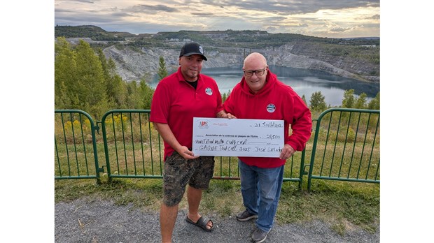 L’initiative « Gagne ton ciel » remet plus de 21 500 $ à l’Association de la sclérose en plaques de l’Estrie