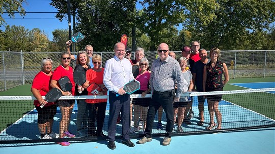 Quatre nouveaux terrains de pickleball inaugurés à Val-des-Sources