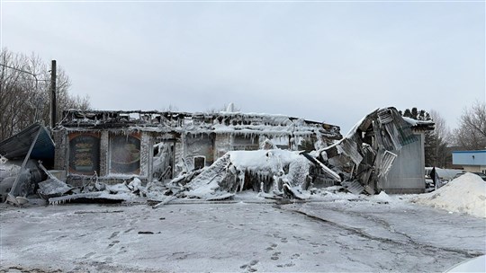 La SQ enquête sur l’incendie qui a détruit la pizzeria