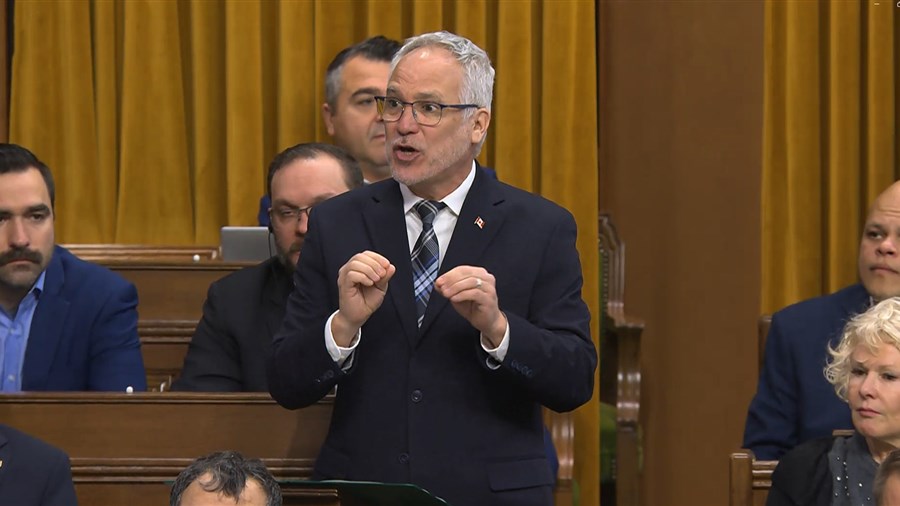 Le député Eric Lefebvre exige des réponses claires