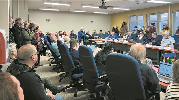 Le conseil de la MRC du Val-Saint-François ne recule pas !