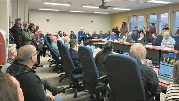 Le conseil de la MRC du Val-Saint-François ne recule pas !