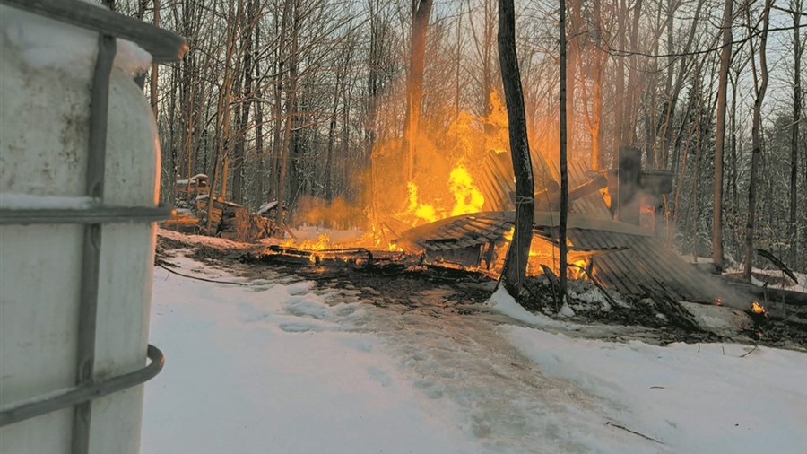 Une cabane à sucre détruite par le feu à Melbourne