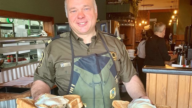 Déjeuner des policiers au profit de la Fondation québécoise du cancer — Estrie