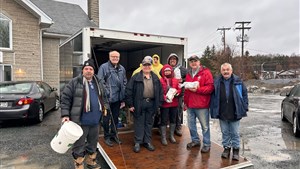 Les Chevaliers de Colomb de Windsor remettent 10 000 $ à Caritas Estrie