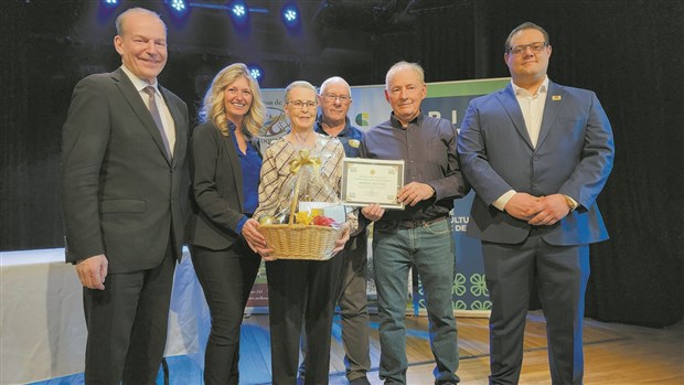 Mona McGee couronnée bénévole de l’année à Richmond