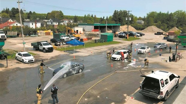 Les pompiers de Windsor tiennent leur lave-auto annuel