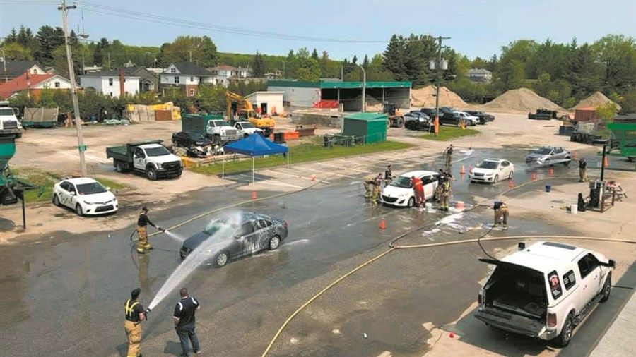 Les pompiers de Windsor tiennent leur lave-auto annuel