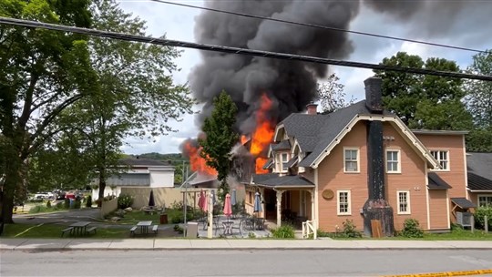 Incendie d’origine suspecte sur la rue Dufferin à Richmond