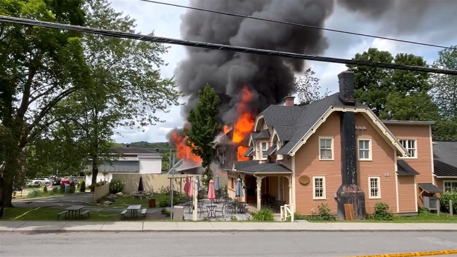 Incendie d’origine suspecte sur la rue Dufferin à Richmond