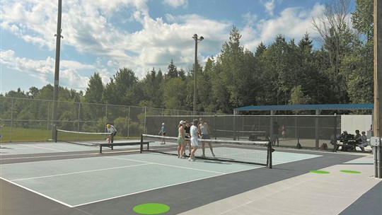 Saint-Denis inaugure ses terrains de tennis et de pickleball