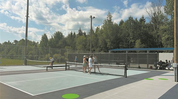 Saint-Denis inaugure ses terrains de tennis et de pickleball